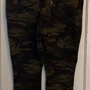 Levi’s Camouflage Pull On Skinny Jeans
